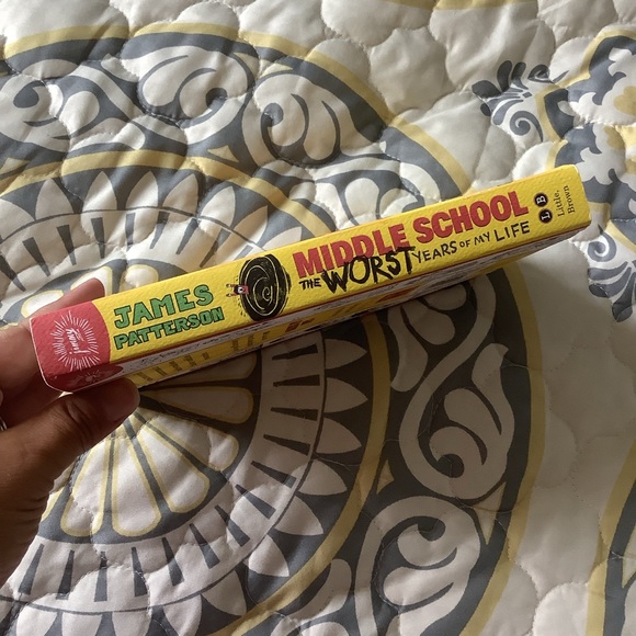 3/$15🛍️ James Patterson Middle School The Worst Years of My Life Softcover book - Picture 3 of 3